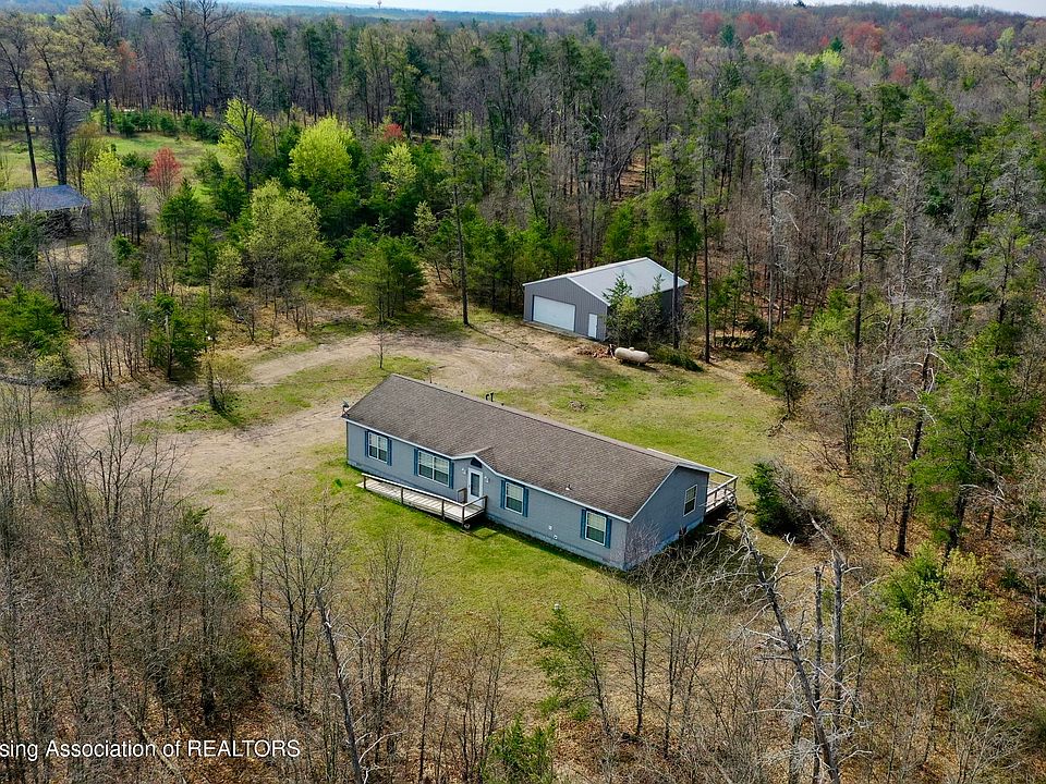 1st image of 145 W Pioneer Rd