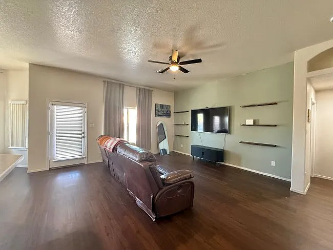 4 bed, 1807 sqft, $1,995 — Photo 4
