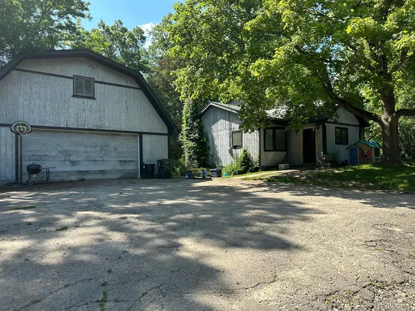 4089 Mill Lake Rd, Lake Orion, MI 48360