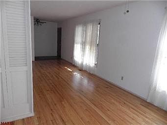 4th image of 915 Lamplight Ln