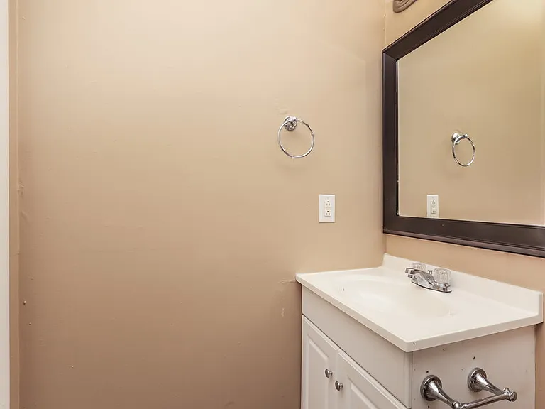 2214 Norman Ave — Photo 13