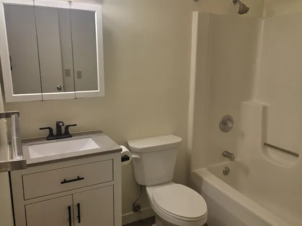 411 Main St APT 312, Stroudsburg, PA 18360