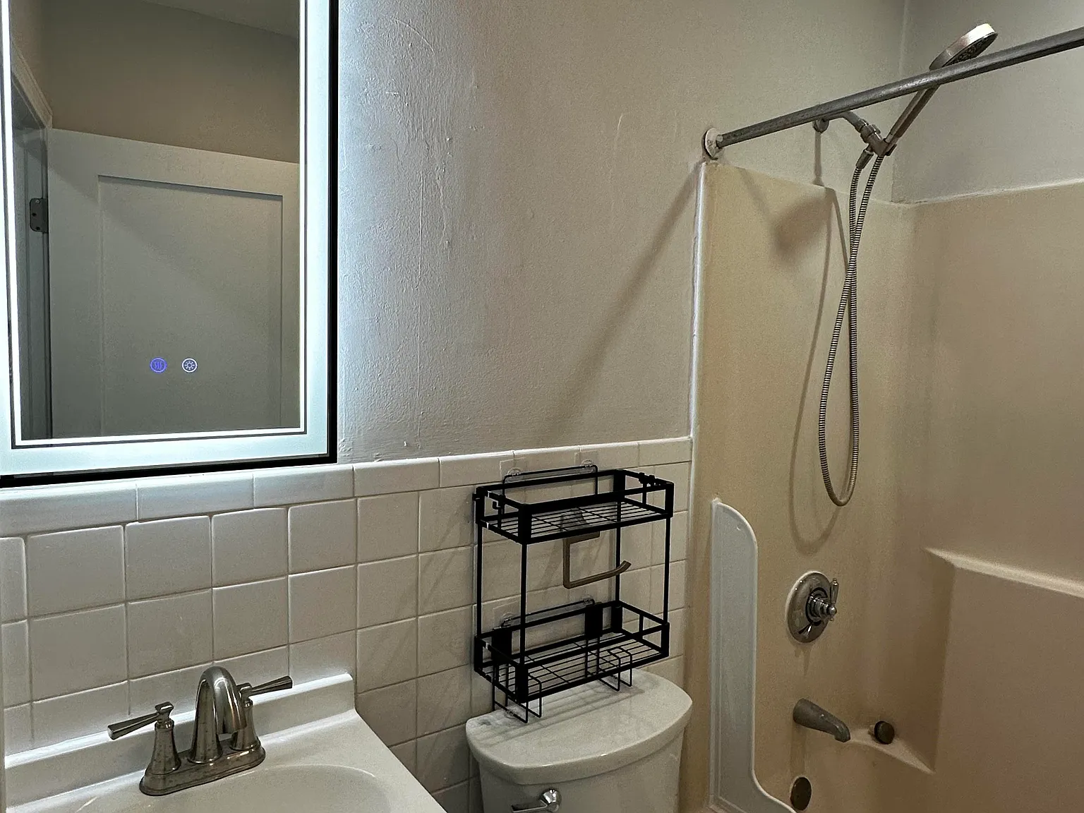 3 bed, 9999 sqft, $5,000 — Photo 2