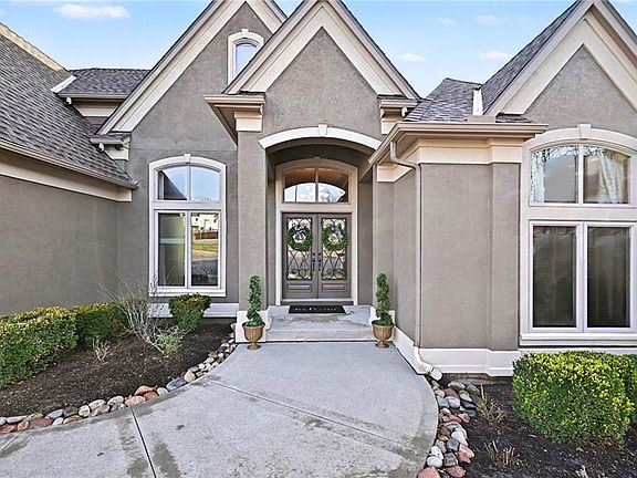 3rd image of 6133 N Cypress Ct