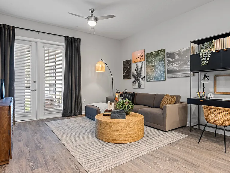 Aston Park Luxury Apartments — Photo 13