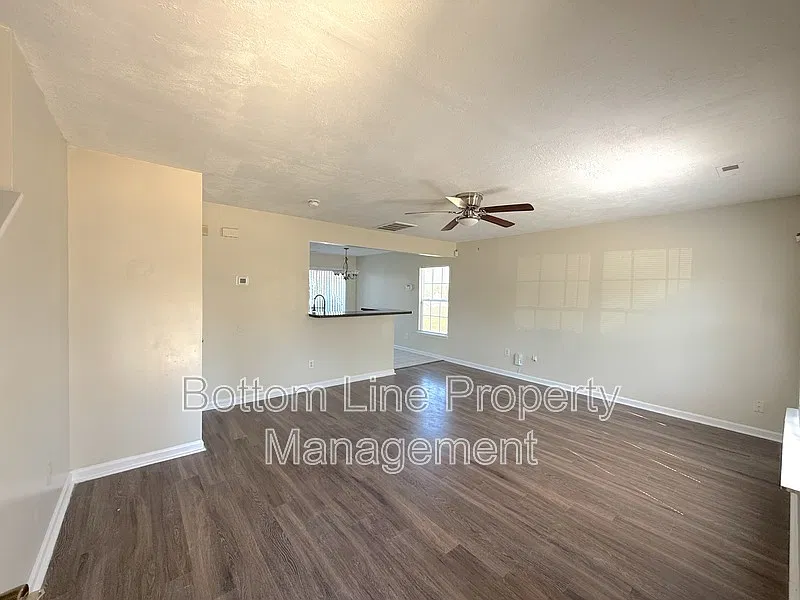 3 bed, 2.0 bath, 1445 sqft, $2,000 — Photo 3