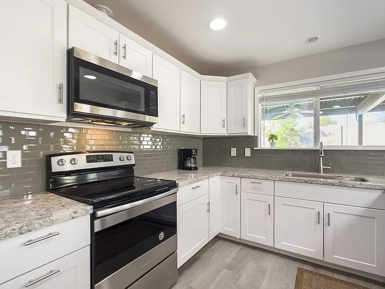 7504 N Via Del Elemental — Photo 3