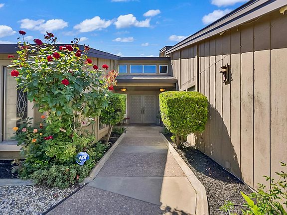 3rd image of 1109 Springcreek Dr