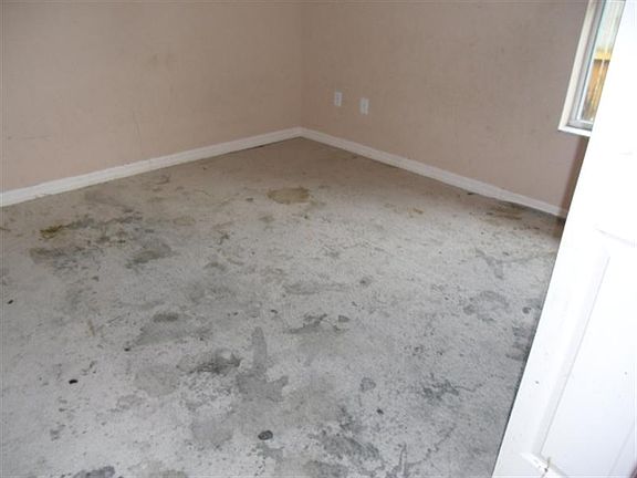 5th image of 31 Whirlaway Dr