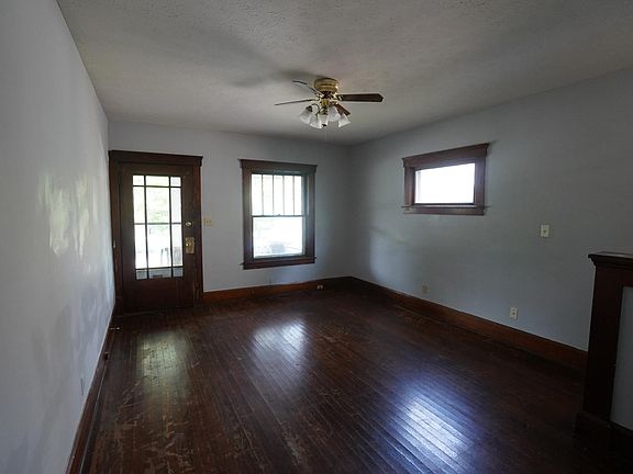 2nd image of 210-212 W 14th St