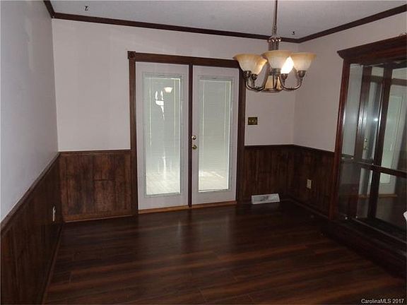 3rd image of 207 Timberlane Dr