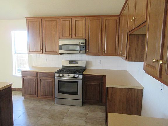 2nd image of 611 SW Rand Dr