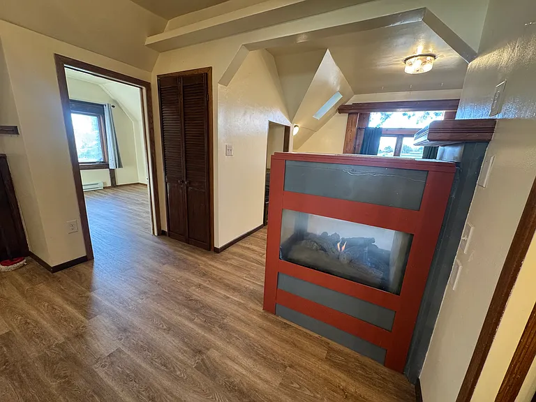 182 S Jefferson Ave — Photo 2