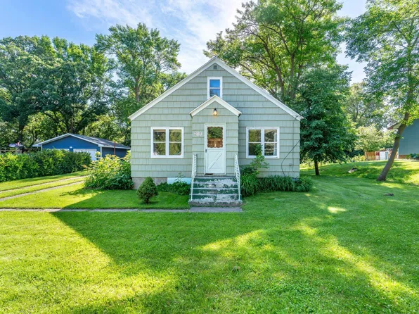 211 5th St SE, Pelican Rapids, MN 56572