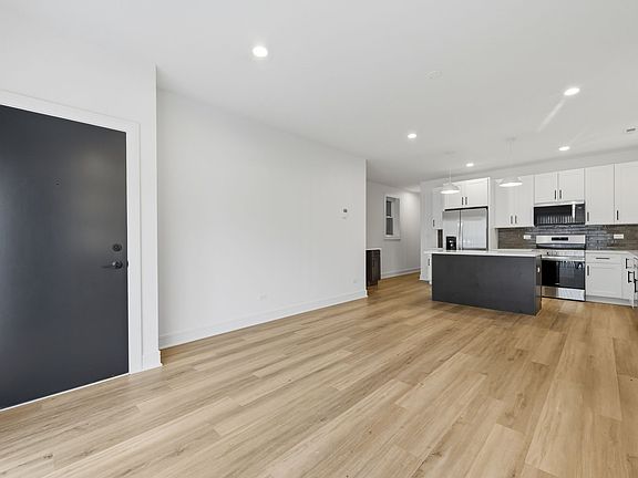 4th image of 4331 S Indiana Ave APT 1