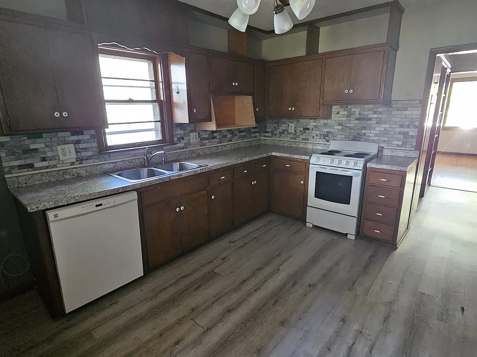 3 bed, 1110 sqft, $1,300 — Photo 4
