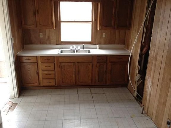 5th image of 1213 Superior Ave