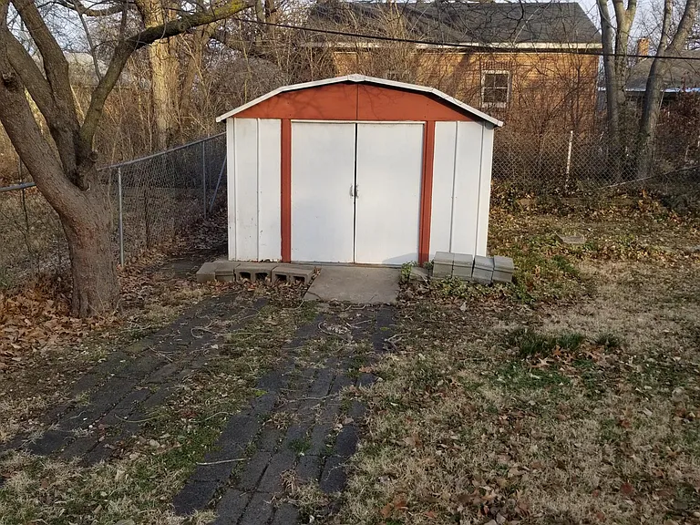 916 N Belmont Ave — Photo 14
