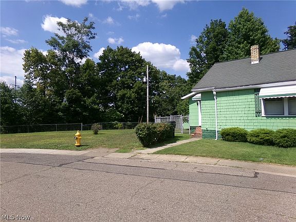 3rd image of 824 Grandview Ave
