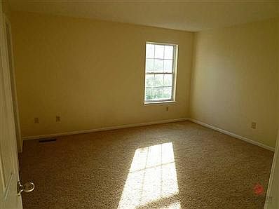 5th image of 18425 Harvest Meadows Dr E