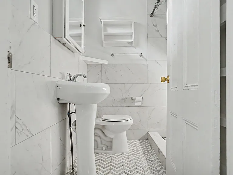 121 W Duffy St — Photo 21