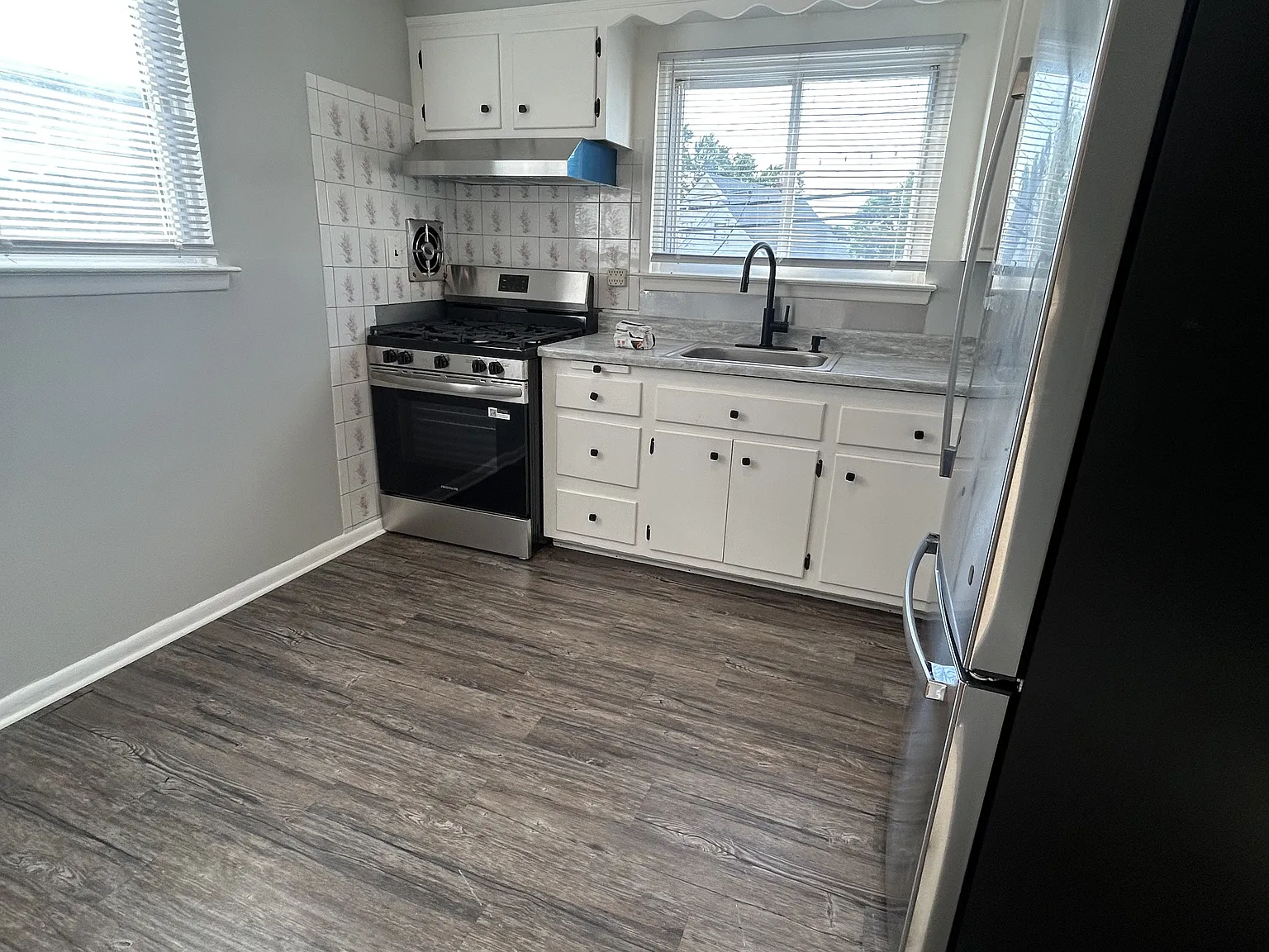 3 bed, 1.5 bath, $3,800 — Photo 2