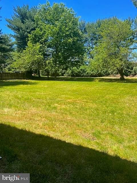 2nd image of 406 Charmayne Ave