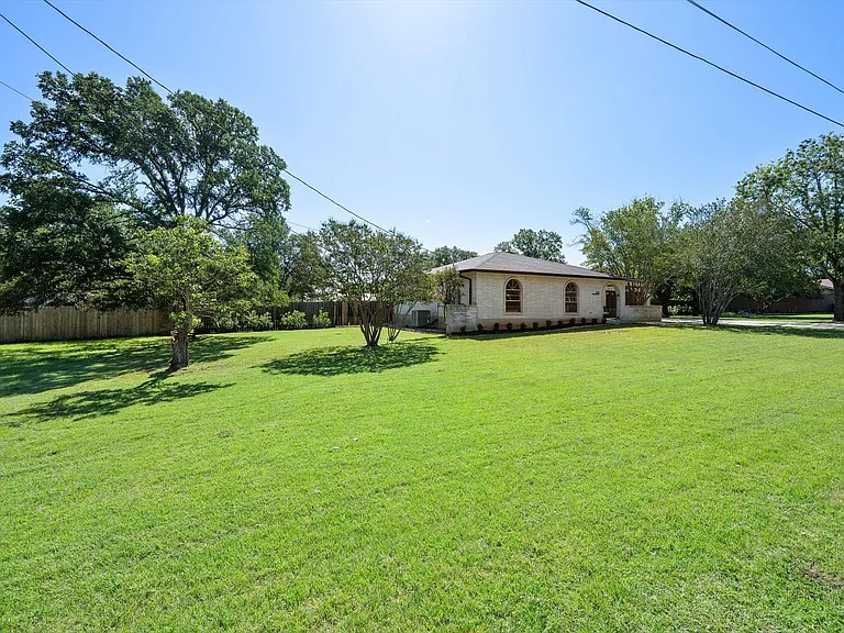 109 Woodland Rd — Photo 4