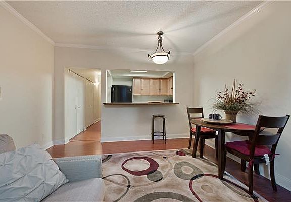 5th image of 543 Claremont Pkwy