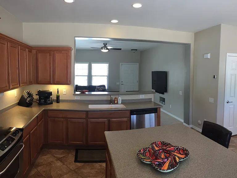 2022 W Marconi Ave — Photo 10