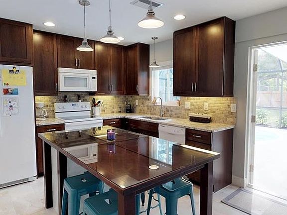 5th image of 1319 Karen Dr