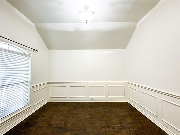 3rd image of 1318 Vineyard Dr