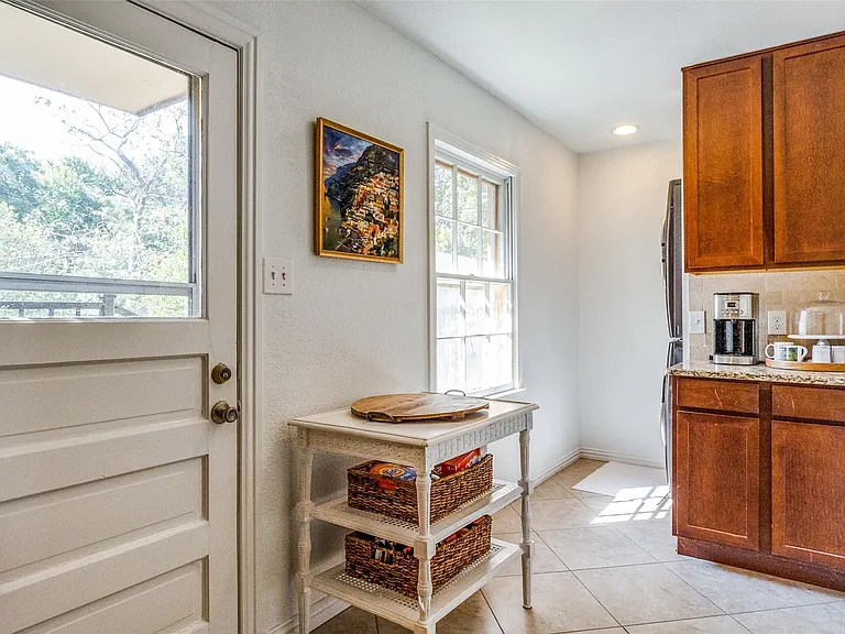 3732 Seguin Dr — Photo 9