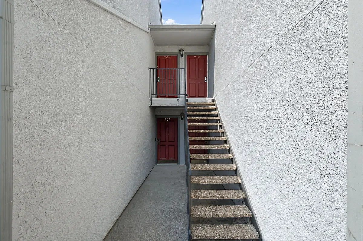 2 bed, 966 sqft, $1,800 — Photo 4