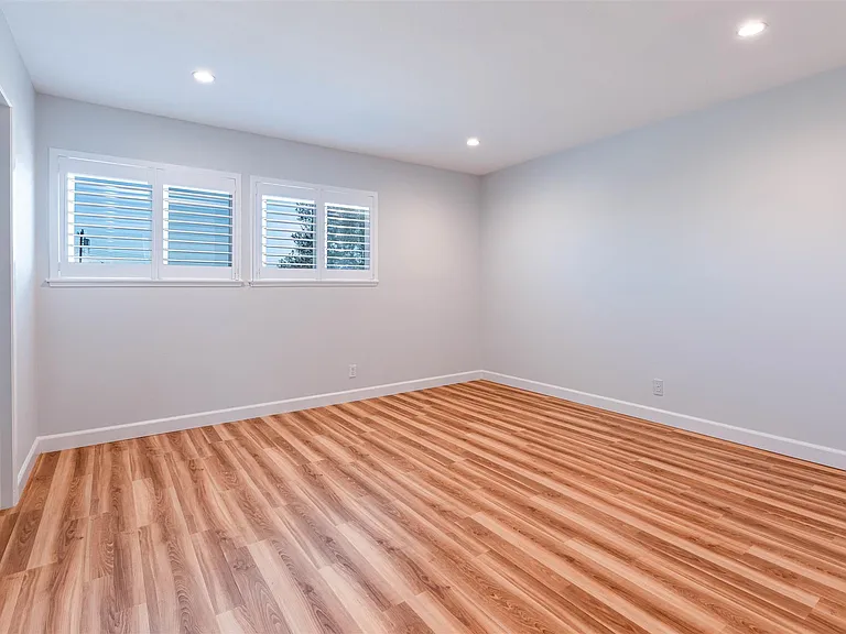 15951 Belfast Ln — Photo 11