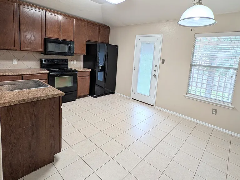 823 Sugar Brook Dr — Photo 5