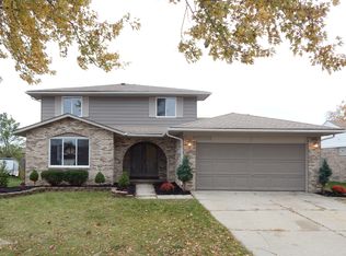 18101 Dawnshire Ct, Brownstown, MI 48193