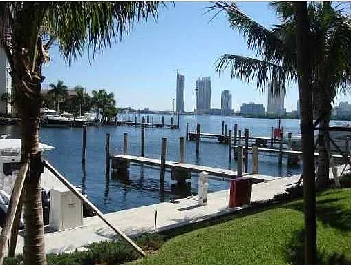 3 bed, 1724 sqft, $4,750 — Photo 3