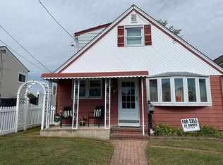 226 E Santa Barbara Rd, Lindenhurst, NY 11757