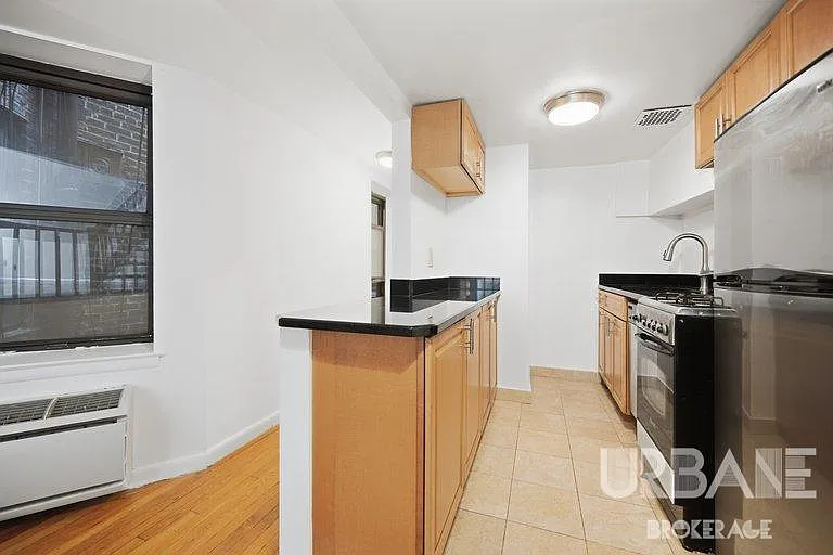 Building Photo - 35 Grove St #2F