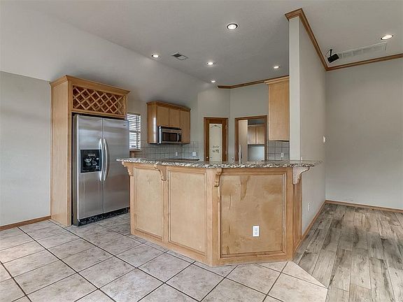 5th image of 906 Renita Way