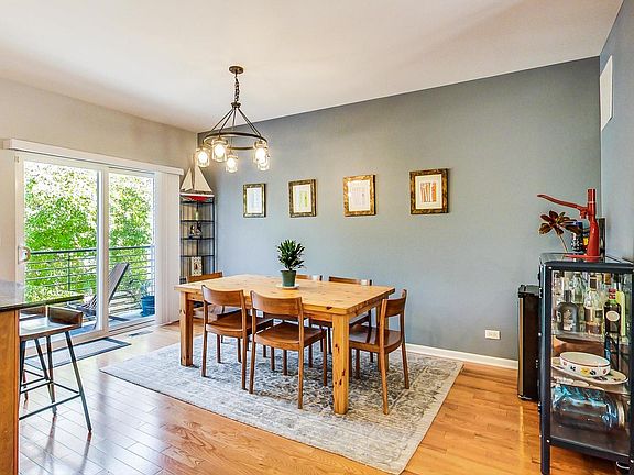 5th image of 2534 W Bloomingdale Ave