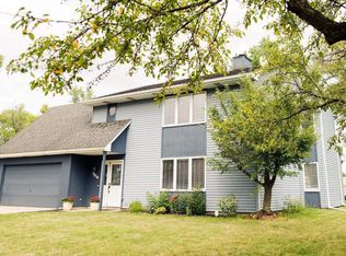 7516 Bridgewater Dr, Fort Wayne, IN 46825