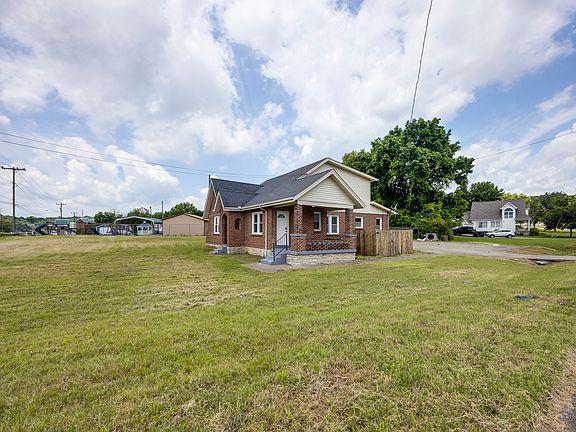 3rd image of 901 Weeping Willow Way #3