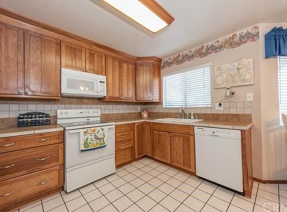 3rd image of 15690 Half Moon Dr