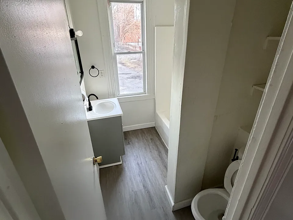 35 Lincoln St #1