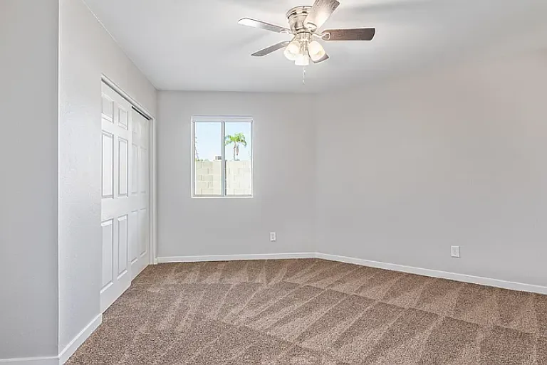 1146 E 2nd St #B — Photo 10