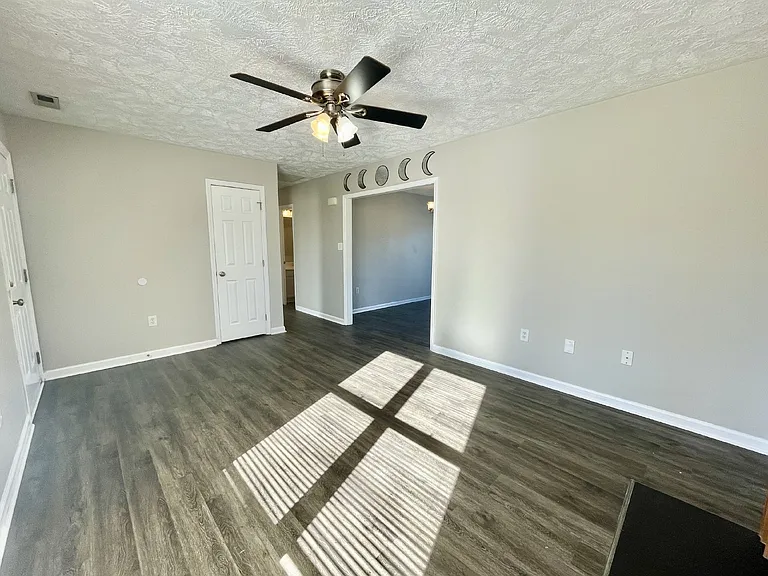 184 Brandywood Ct — Photo 3