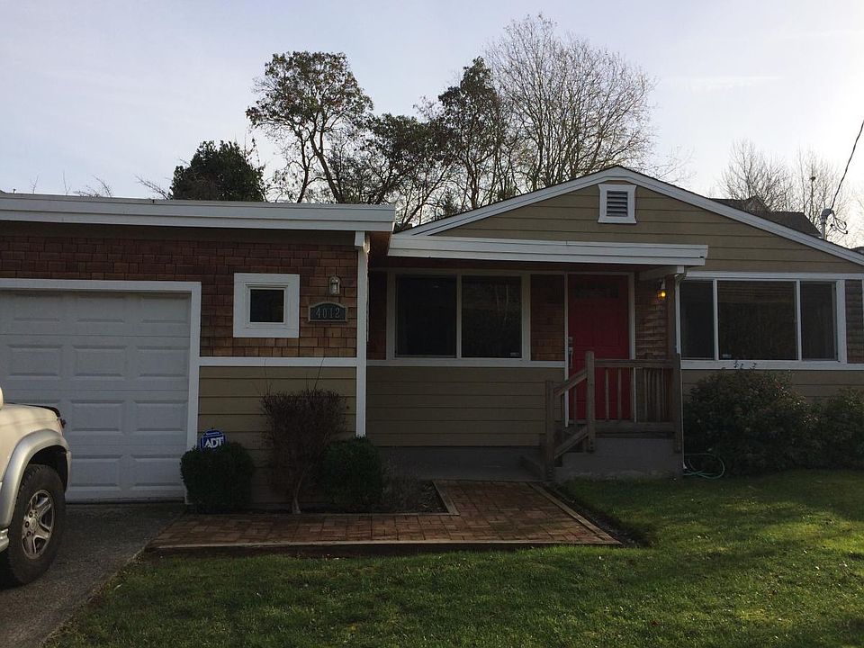 Front of house with large front yard