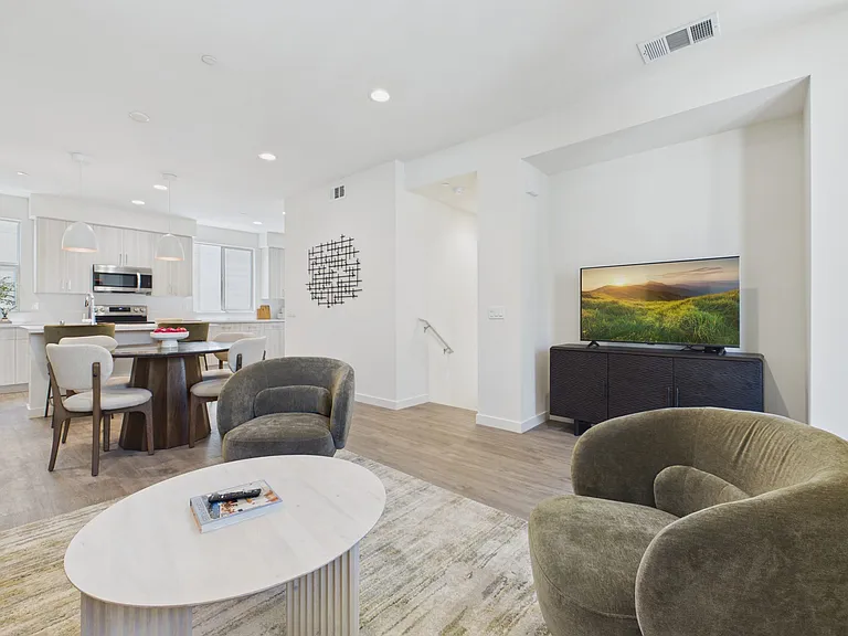 Solaterra Granada Hills — Photo 5